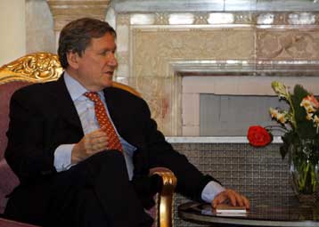 Η τρομοκρατία και το Πακιστάν στην ατζέντα του Ρίτσαρντ Χόλμπρουκ στην Ινδία