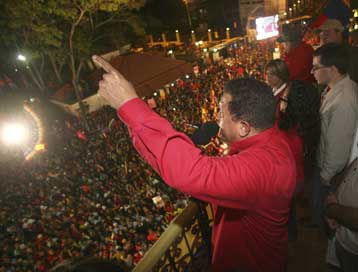 Κέρδισε το δημοψήφισμα για παραμονή στην εξουσία ο Ούγκο Τσάβες