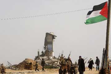 Ισραηλινή αεροπορική επιδρομή στη Γάζα μετά τη ρίψη ρουκετών