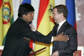 Την «επιστροφή» της Ρωσίας στη Λατινική Αμερική χαιρετίζει ο Βολιβιανός πρόεδρος