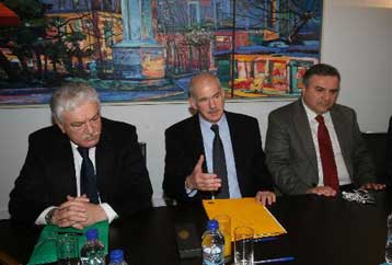 Έχουμε ένα από τα πιο συγκεντρωτικά κράτη της υφηλίου, δήλωσε ο Γ.Παπανδρέου