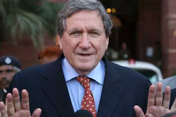 «Το Σουάτ είναι κίνδυνος» για ΗΠΑ, Ινδία, Πακιστάν, δηλώνει ο Ρίτσαρντ Χόλμπρουκ