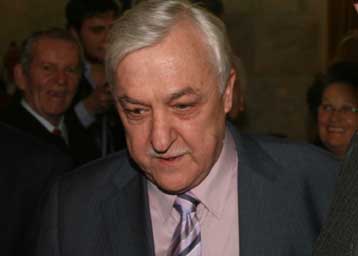 Απαλλαγή της χώρας από την αδράνεια του πολιτικού συστήματος ζητά ο Αλ.Παπαδόπουλος