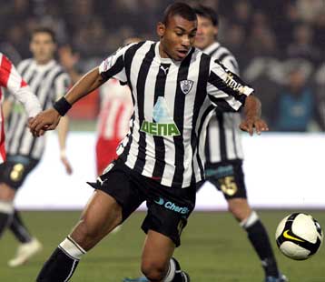 Σνάουτσνερ, Μάρκος Αντόνιο και Δάρλας εκτός πλάνων του Σάντος