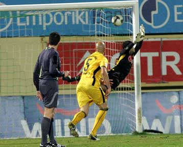 Το «γύρισε» η Ξάνθη με 2-1 επί της ΑΕΚ, προβάδισμα Αστέρα στη Νέα Σμύρνη