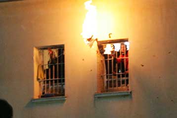 Αδιαπραγμάτευτα τα ανθρώπινα δικαιώματα των κρατουμένων, λέει η Κομισιόν