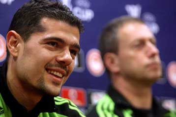 Η επίθεση του Ολυμπιακού προβληματίζει τον Περέν, που αρκείται και στην ισοπαλία