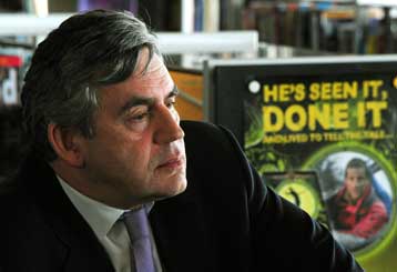 Σε… ελεύθερη πτώση τα ποσοστά της κυβέρνησης του Γκόρντον Μπράουν