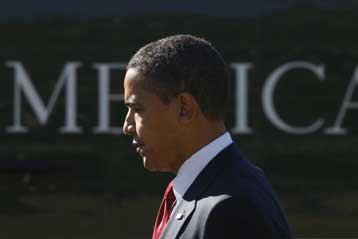 Υπογράφηκε από τον Μπαράκ Ομπάμα το σχέδιο διάσωσης της αμερικανικής οικονομίας