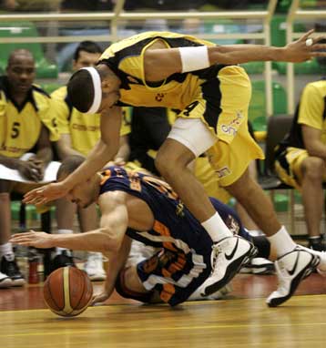 Το Μαρούσι «κλείδωσε» την πεντάδα με νίκη επί της Ολύμπιας που… κουνάει μαντήλι