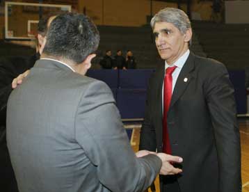 Ο Γιαννάκης πιστεύει ότι υπάρχει λύση κατά της βίας, απογοητευμένος ο Φλεβαράκης