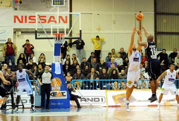 Ο Εϊβερι… μίλησε στο τέλος και τα Τρίκαλα πήραν σπουδαία νίκη στη Ρόδο