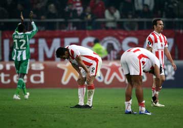 Ο Ολυμπιακός έμεινε μετεξεταστέος στα… γαλλικά και έσπασε το αήττητο του Καραϊσκάκη