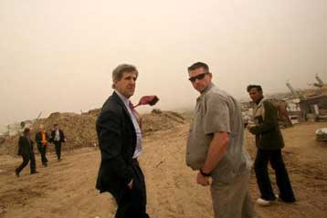 Αμερικανοί πολιτικοί σε σπάνια -ανθρωπιστική- επίσκεψη στη Γάζα της Χαμάς