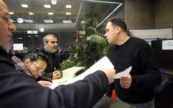 Το υψηλό κόστος της γραφειοκρατίας πλήττει την επιχειρηματικότητα στην Ελλάδα