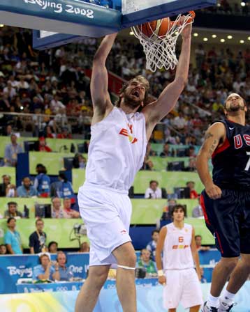 Καλύτερος παίκτης για το 2008 ο Παού Γκασόλ και κορυφαία η Στεπάνοβα