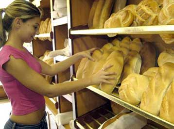 Στο στόχαστρο της Επιτροπής Ανταγωνισμού η ακριβή τιμή του ψωμιού