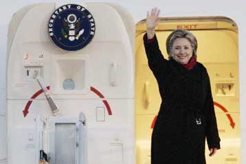 Στο Πεκίνο η Χίλαρι μετά από αλλεπάλληλες προειδοποιήσεις στη Βόρειο Κορέα