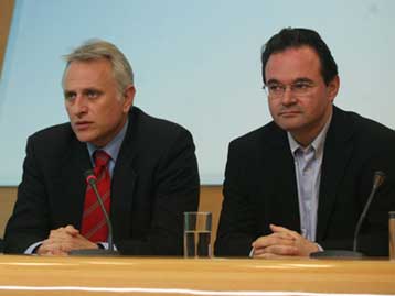 Ο πρωθυπουργός αναζητεί «όχι συναίνεση αλλά συνενόχους», απαντά το ΠΑΣΟΚ