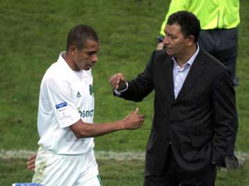 Ξεκουράζει και… προφυλάσσει παίκτες ο Τεν Κάτε για το ματς με Βιγιαρεάλ