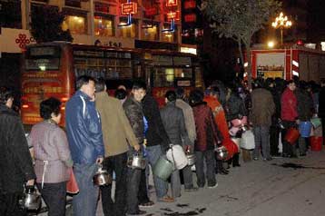 Διακόπηκε η παροχή νερού σε πόλη της Κίνας λόγω διαρροής φαινόλης σε ποταμό