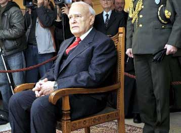 Μήνυμα αισιοδοξίας με φόντο την οικονομική κρίση από τον Κάρολο Παπούλια