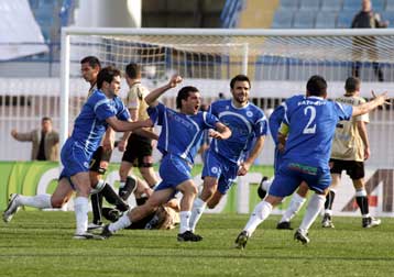 Ανατροπή και κορυφή για Ατρόμητο με 2-1 επί του ΠΑΣ στο ντέρμπι