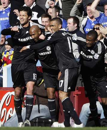 Nτεμπούτο Χίντινκ με νίκη της Τσέλσι, παραμένει πρώτη η Μάντσεστερ Γ.