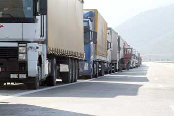 Ανοιξε για δύο ώρες το μπλόκο των αυτοκινητιστών στον Προμαχώνα