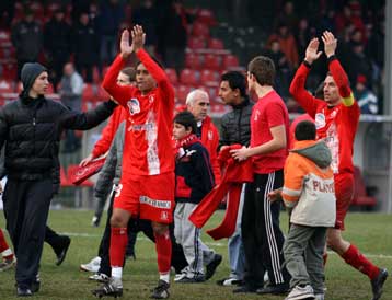 Ο Πανσερραϊκός πήρε το ντέρμπι της «ουράς» από τον Λεβαδειακό και πλέον ελπίζει