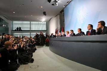 Δεν «βλέπει» χρεοκοπία αδύναμης χώρας της ευρωζώνης ο Γιούνκερ