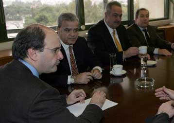 Για «πάγωμα» αυξήσεων το 2009 δεσμεύεται το λιανεμπόριο