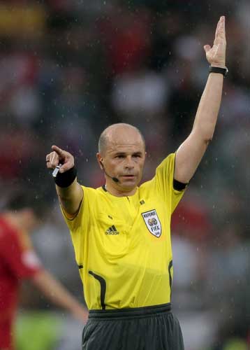 Ο Κόνραντ Πλάουτς σφυρίζει τον Παναθηναϊκό στο Μαδριγάλ