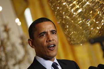 Μείωση του (ιλιγγιώδους) ελλείμματος στο μισό υπόσχεται ο Μπαράκ Ομπάμα
