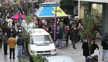 Απαγορεύεται η τροφοδοσία των μεγάλων καταστημάτων στην Αθήνα στις ώρες αιχμής