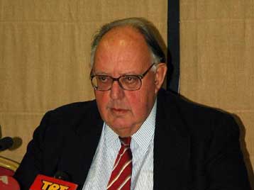 Να αξιοποιήσει τον Κ.Σημίτη καλεί την ηγεσία του ΠΑΣΟΚ ο Θ.Πάγκαλος