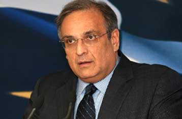 Έκτακτο φόρο σε υψηλά εισοδήματα και «πάγωμα» μισθών εξετάζει η κυβέρνηση