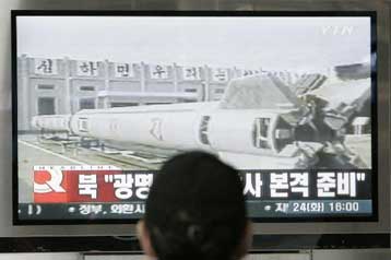 Αμεση θεωρείται η εκτόξευση πυραύλου μεγάλου βεληνεκούς από τη Βόρειο Κορέα