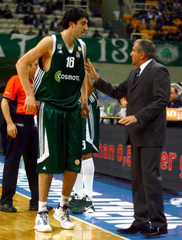 Στην Ιταλία ο Παναθηναίκός για το ματς με τη Ρόμα, αμφίβολος ο Μπατίστ