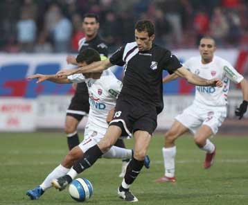 Τενοντίτιδα ο Ισά, ατομικό για Κουνενάκη, Πίτσο και Μπεμπής