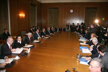 Περιστολή δαπανών και… εκλογολογίας στην ατζέντα του Υπουργικού Συμβουλίου