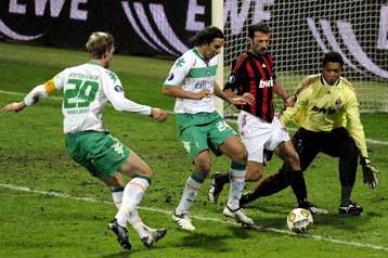 Oι ρεβάνς του Κυπέλλου UEFA με Παρίσι και Μιλάνο στο επίκεντρο