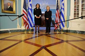 Σε στενότερη συνεργασία προσβλέπουν Ντ.Μπακογιάννη και Χ.Κλίντον