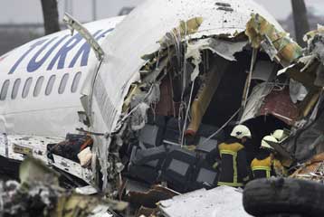 Στο «μαύρο κουτί» η λύση του μυστηρίου για την πτώση του τουρκικού Boeing