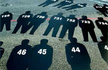 Πάνω από 4.100 απολύσεις το Φεβρουάριο, έκρηξη υποχρεωτικών αδειών, διαθεσιμοτήτων