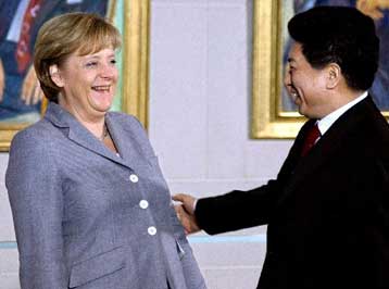 Χείρα βοηθείας έτεινε το Πεκίνο στο Βερολίνο με συμφωνίες αξίας δισεκατομμυρίων