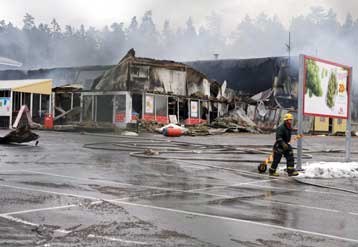 Eμπρησμοί καταστημάτων με αντιμερικανικό «άρωμα» στη Σουηδία