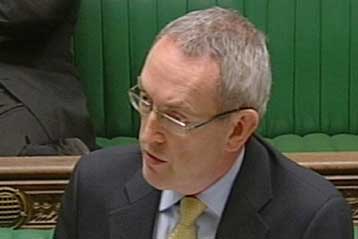 Παραδέχεται η βρετανική κυβέρνηση την έκδοση στις ΗΠΑ υπόπτων για τρομοκρατία