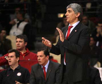 Περισσότερο σεβασμό στον Ολυμπιακό ζητά ο Γιαννάκης εντός… συνόρων