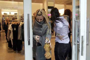 Μείωση 7,1% σημείωσε ο όγκος λιανικών πωλήσεων τον Δεκέμβριο